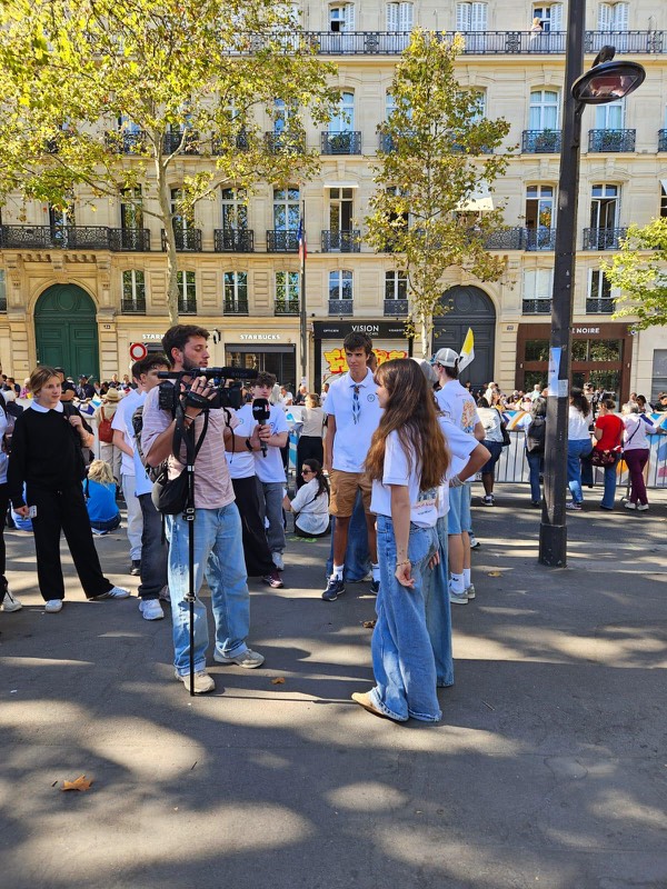 Polos personnalisés portés par la délégation Saint-Vincent-de-Paul à Paris